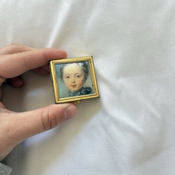Vintage Satin Girl Portrait Pill Trinket Tooth Box Cameo Metal Gold Blue - Picture 7 of 9